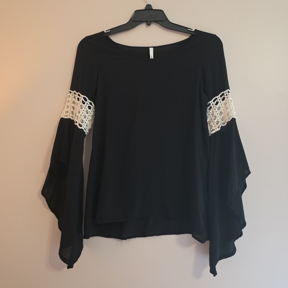 ELAN Black Flowy Bell Sleeve Lightweight Blouse with Boho Crochet Detail Size S - Picture 3 of 7